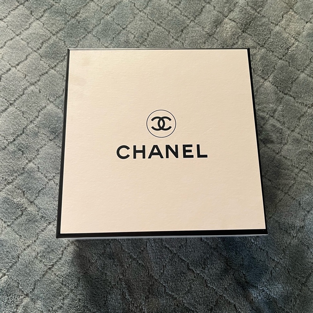 CHANEL Cream and Black Gift Box